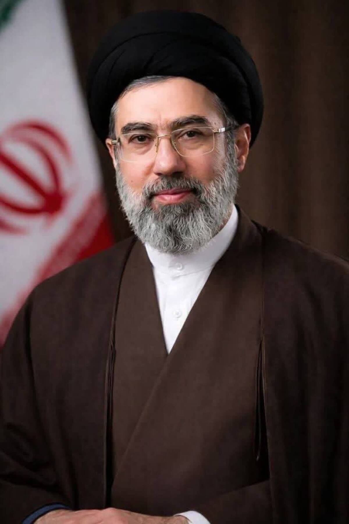 لحظه اعلام رهبری آیت‌الله سیدمجتبی خامنه‌ای در میدان ونک+ فیلم