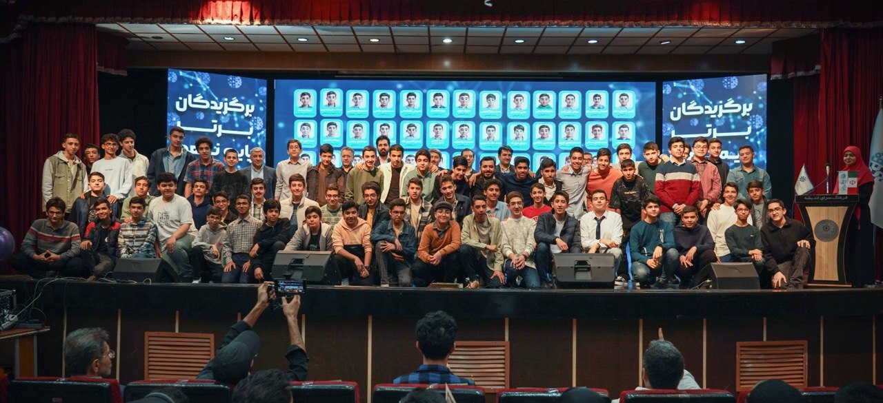 آیین تجلیل از دانش‌آموزان برتر سمپاد مدرسه علامه حلی ۱۰ برگزار شد