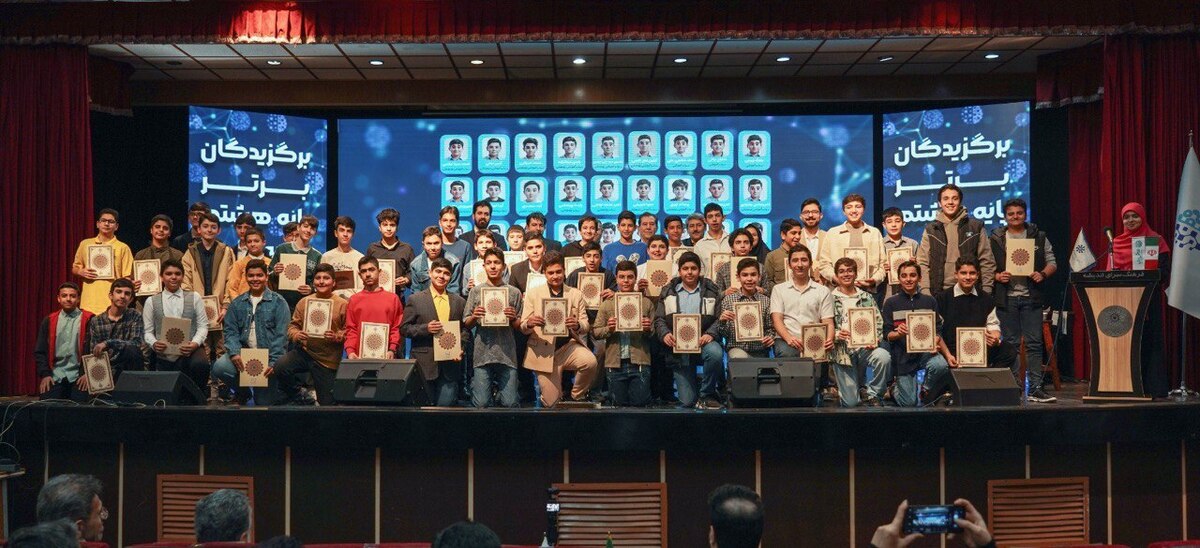 آیین تجلیل از دانش‌آموزان برتر سمپاد مدرسه علامه حلی ۱۰ برگزار شد