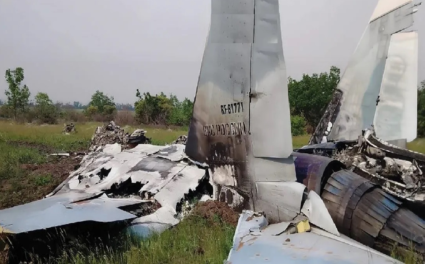 فوری/ سقوط جنگنده سوخو در این منطقه+ عکس فوری/ سقوط جنگنده سوخو در این منطقه+ عکس