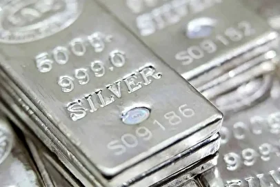 ثبت رکورد تاریخی نقره در بازار امروز ۶ اسفند ۱۴۰۴/ قیمت جدید اعلام شد