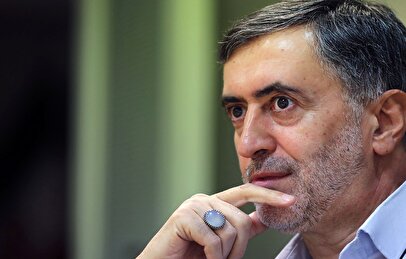 عبدالله گنجی: ترامپ نه راه پس دارد و نه راه پیش!