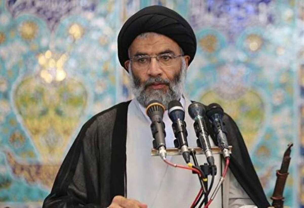 امام جمعه اهواز: گروهی که بتوانند جای خالی انبیاء را پر کنند، علما هستند امام جمعه اهواز: گروهی که بتوانند جای خالی انبیاء را پر کنند، علما هستند