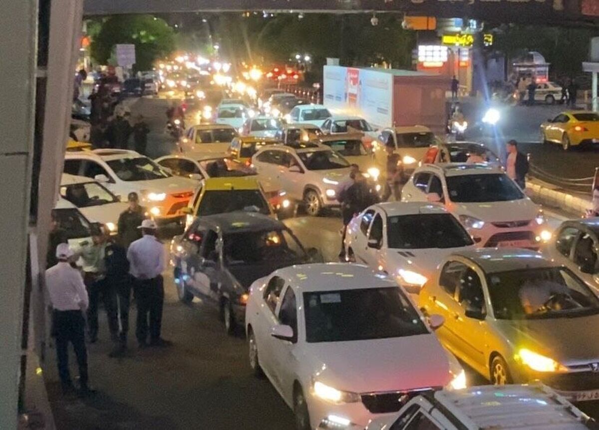 خوشحالی خیابانی مردم تبریز پس از قهرمانی تراکتور خوشحالی خیابانی مردم تبریز پس از قهرمانی تراکتور