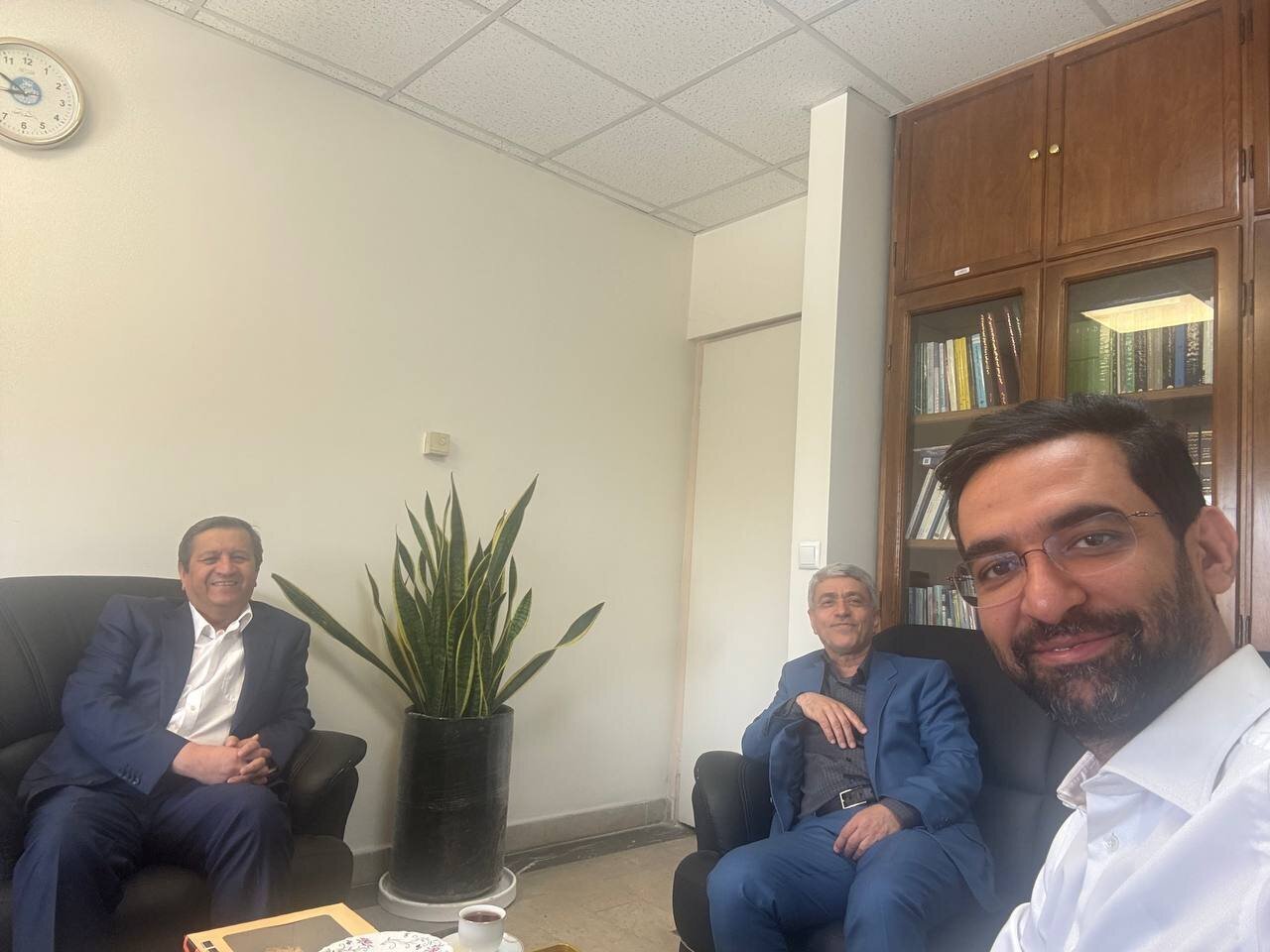 عکس یهویی آذری جهرمی در کنار همتی و طیب نیا