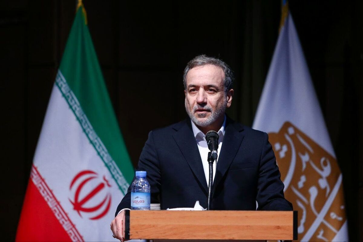 واکنش تند عراقچی به اقدام شرم آور ترامپ درباره تغییر نام خلیج فارس واکنش تند عراقچی به اقدام شرم آور ترامپ درباره تغییر نام خلیج فارس