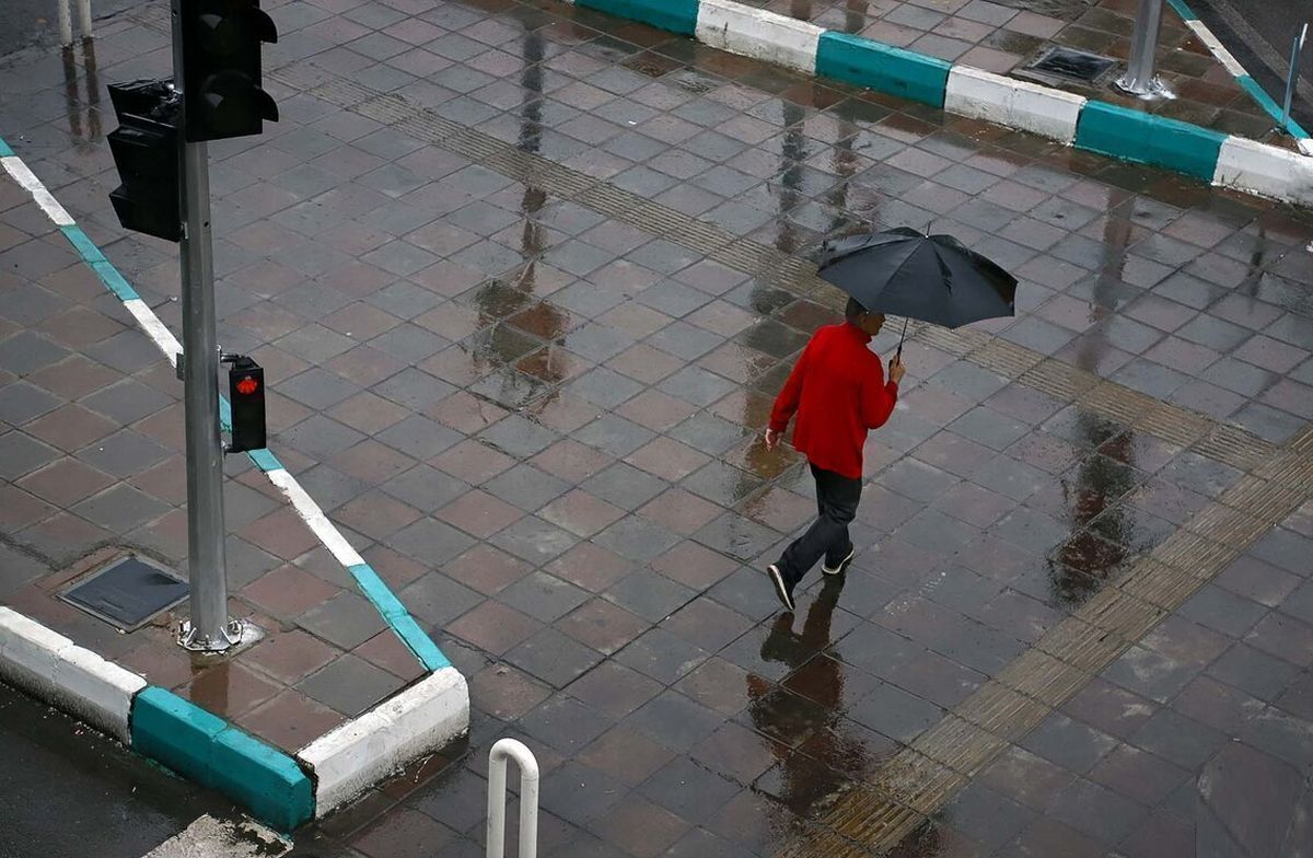 افزایش باد و باران در تهران/ دمای پایتخت ۳۵ درجه شد افزایش باد و باران در تهران/ دمای پایتخت ۳۵ درجه شد