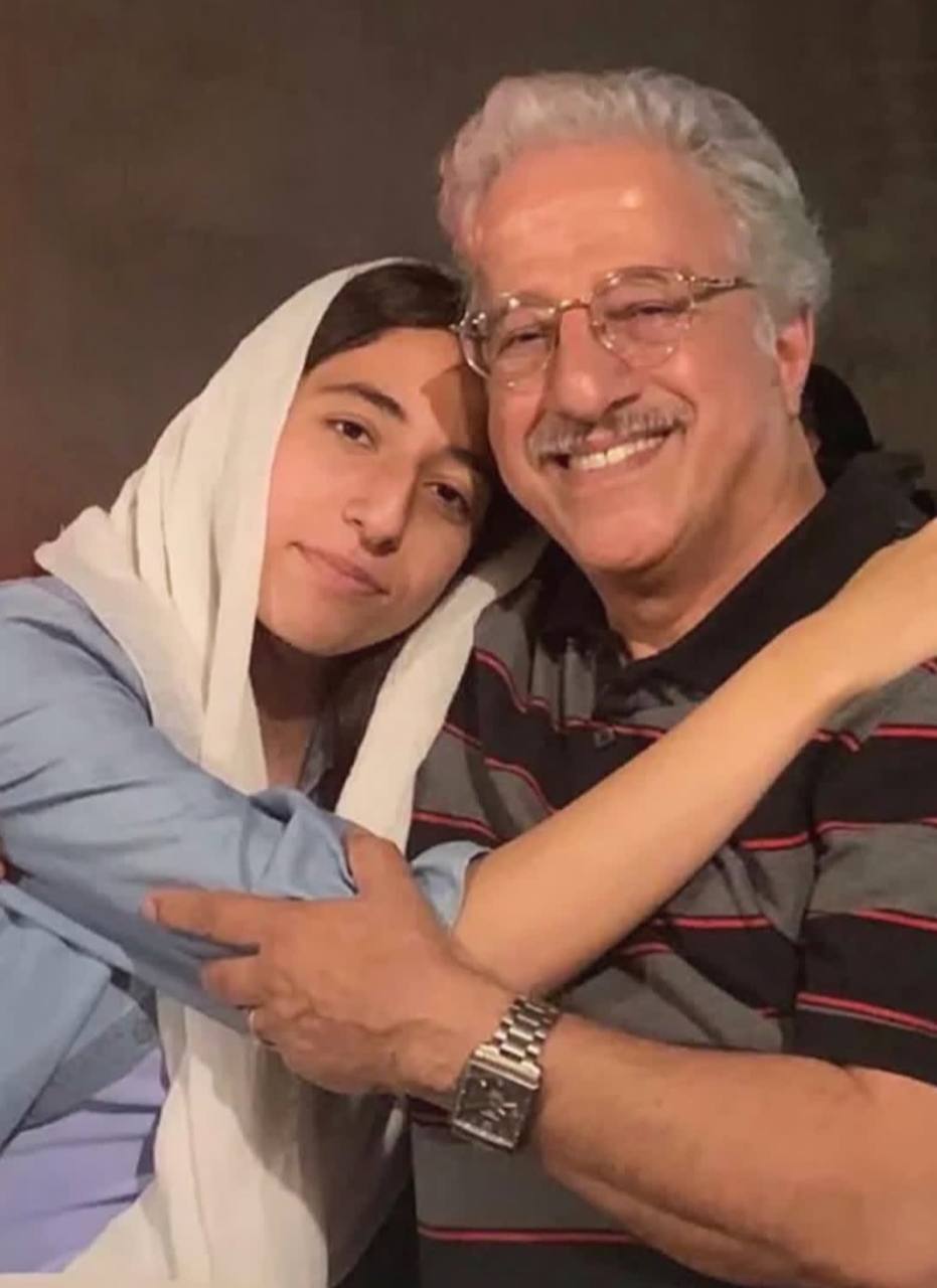 شباهت جالب علیرضا خمسه و دخترش + عکس