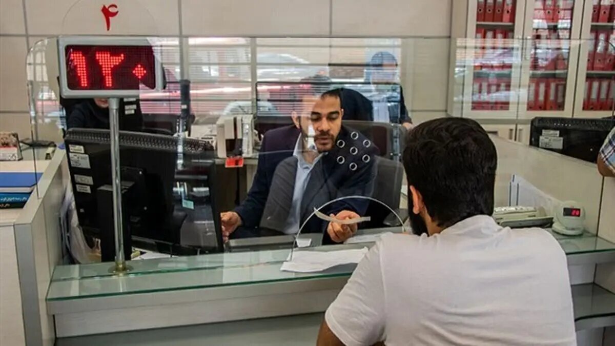 انحلال این بانک پرحاشیه با ناترازیهای فراروان / تکلیف مشتریان این بانک چه میشود؟ انحلال این بانک پرحاشیه با ناترازیهای فراروان / تکلیف مشتریان این بانک چه میشود؟