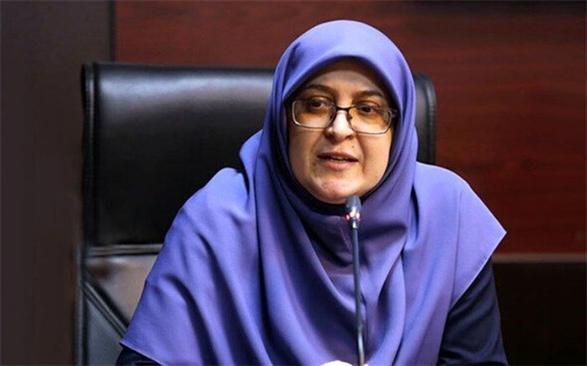 واکنش جالب مهاجرانی به گرمای هوا حین سخنرانی+ فیلم