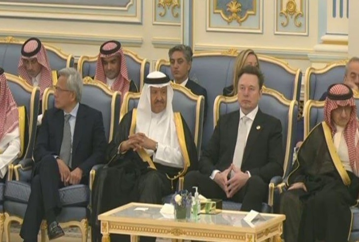 احوال پرسی ایلان ماسک با بن سلمان/ سفر ماسک همراه با ترامپ + فیلم احوال پرسی ایلان ماسک با بن سلمان/ سفر ماسک همراه با ترامپ + فیلم