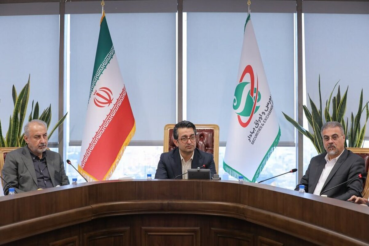 برگزاری میز صنعت فرهنگی و ورزشی با حضور نمایندگان دو باشگاه استقلال و پرسپولیس برگزاری میز صنعت فرهنگی و ورزشی با حضور نمایندگان دو باشگاه استقلال و پرسپولیس