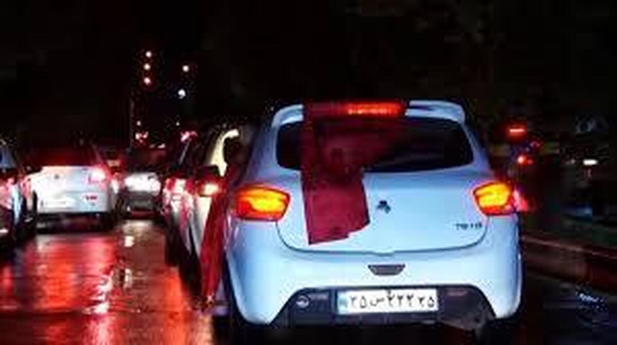 حال و هوای پرهیجان تبریز در جشن قهرمانی تراکتور+فیلم حال و هوای پرهیجان تبریز در جشن قهرمانی تراکتور+فیلم