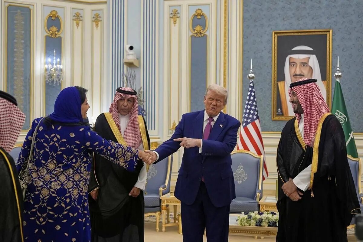 ترامپ: اعراب تشنه محبت من بودند/ رکورد دست دادن با آنها را شکستم+ فیلم