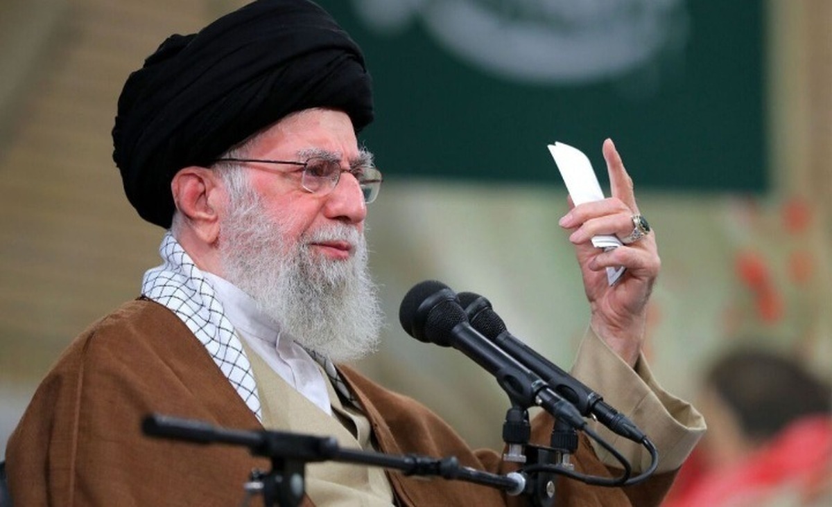 رهبر انقلاب: سخنان اخیر رئیس جمهور آمریکا در سفر به منطقه مایه سرافکندگی گوینده و مایه سرافکندگی ملت آمریکا است + فیلم رهبر انقلاب: سخنان اخیر رئیس جمهور آمریکا در سفر به منطقه مایه سرافکندگی گوینده و مایه سرافکندگی ملت آمریکا است + فیلم