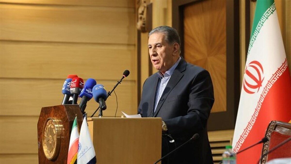 فشار مضاعف به صادرکنندگان با سیاست ارزی جدید بانک مرکزی/ بانک مرکزی صرفا به تهاتر ارزی میان صادرکنندگان و واردکنندگان نظارت کند فشار مضاعف به صادرکنندگان با سیاست ارزی جدید بانک مرکزی/ بانک مرکزی صرفا به تهاتر ارزی میان صادرکنندگان و واردکنندگان نظارت کند