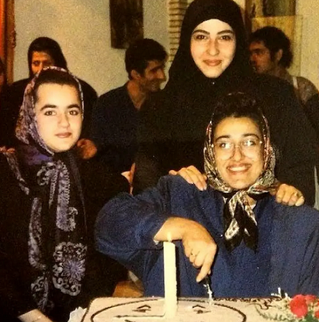 نعیمه نظام دوست و فاطمه هاشمی در دهه ۷۰ + عکس