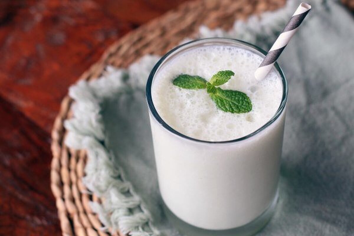 با این نوشیدنی سالم به جنگ گرما زدگی بروید با این نوشیدنی سالم به جنگ گرما زدگی بروید