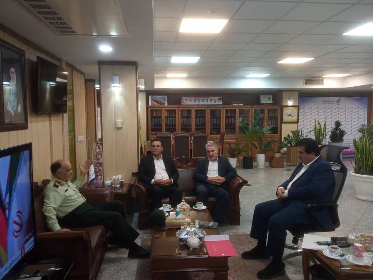 نشست مشترک مدیرعامل بانک رفاه کارگران و رئیس پلیس نظارت بر اماکن عمومی فراجا برگزار شد نشست مشترک مدیرعامل بانک رفاه کارگران و رئیس پلیس نظارت بر اماکن عمومی فراجا برگزار شد