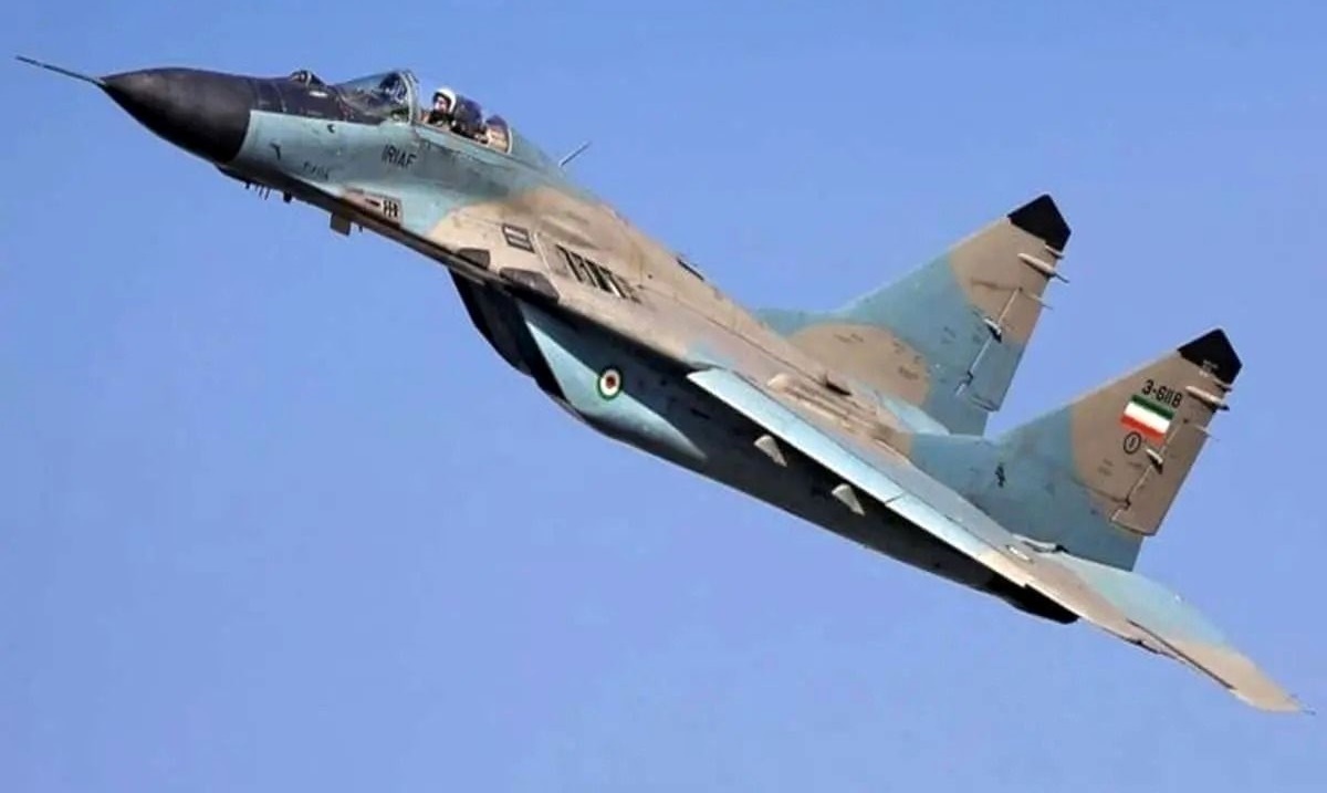 نمایی نزدیک از پرواز جنگنده میگ۲۹ در آسمان تهران+فیلم نمایی نزدیک از پرواز جنگنده میگ۲۹ در آسمان تهران+فیلم