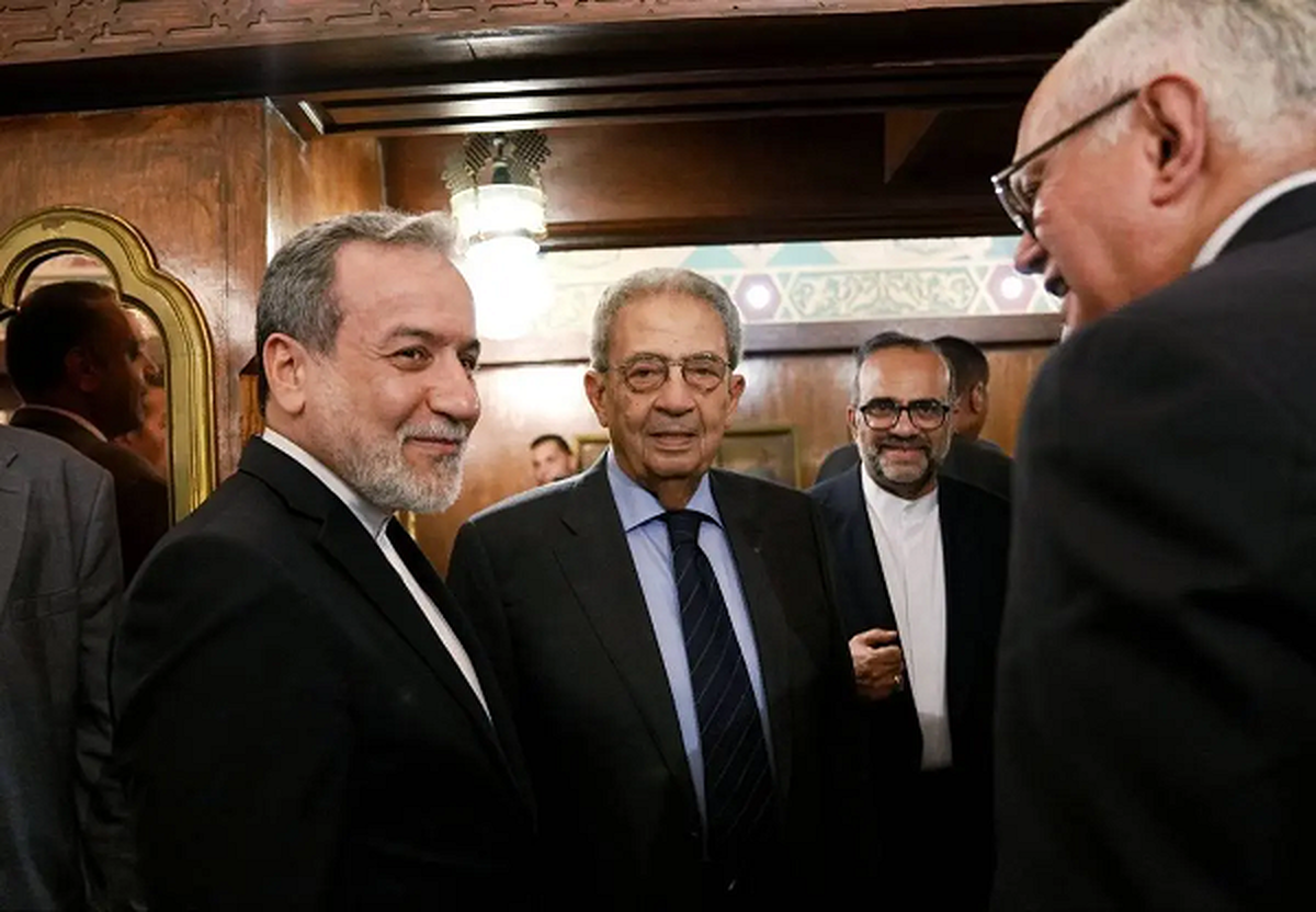 دیدار عراقچی با سه وزیر خارجه پیشین مصر در رستوران!+ عکس