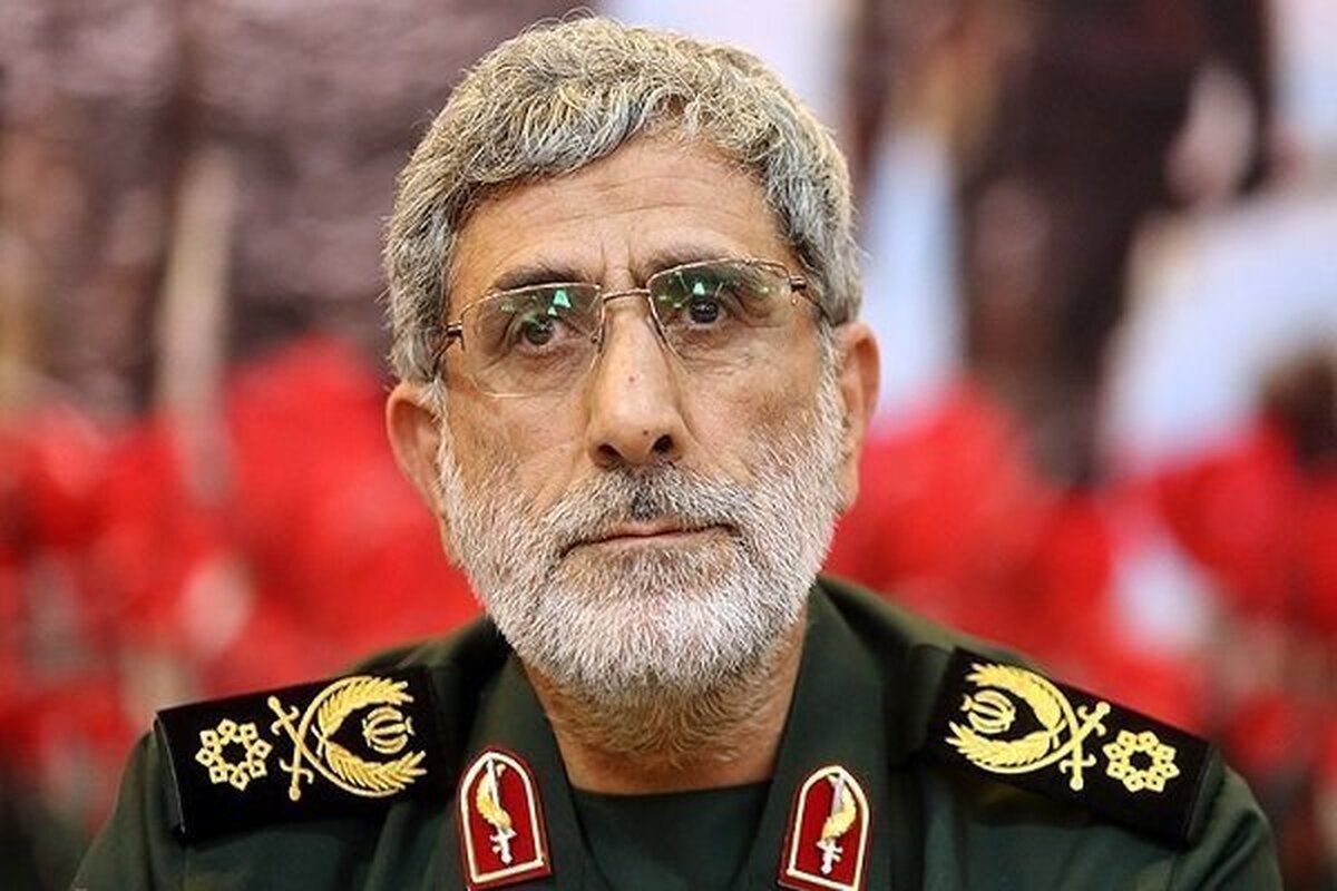این تصویر از سردار قاآنی در مرقد امام خبر ساز شد این تصویر از سردار قاآنی در مرقد امام خبر ساز شد