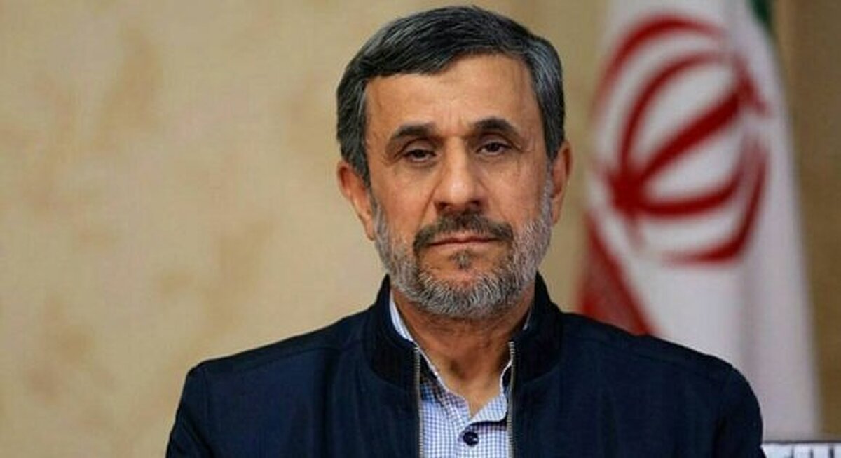هدیه احمدی نژاد به رئیس دانشگاه مجارستان هدیه احمدی نژاد به رئیس دانشگاه مجارستان