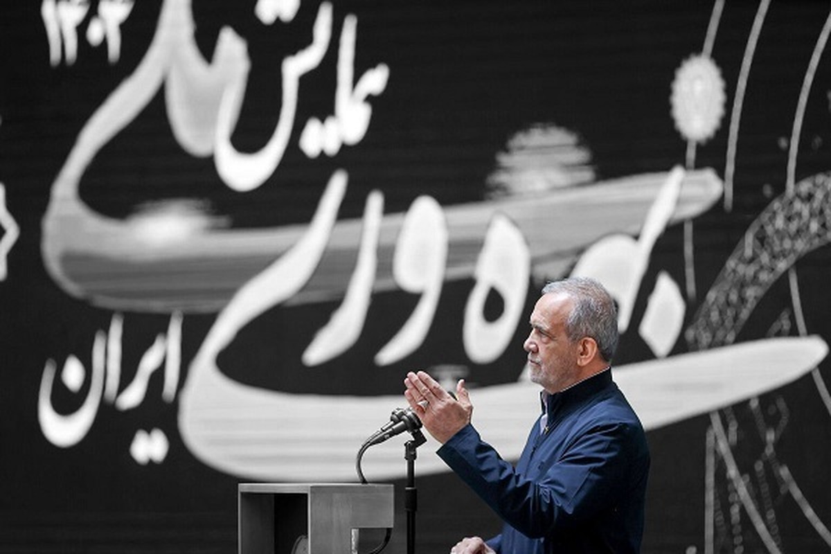 قابی جالب از پزشکیان در مراسم امروز+ عکس قابی جالب از پزشکیان در مراسم امروز+ عکس