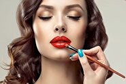 ترفندهای ماندگار کردن رژ لب/ جلوگیری از خشکی و پوسته پوسته شدن لب + فیلم