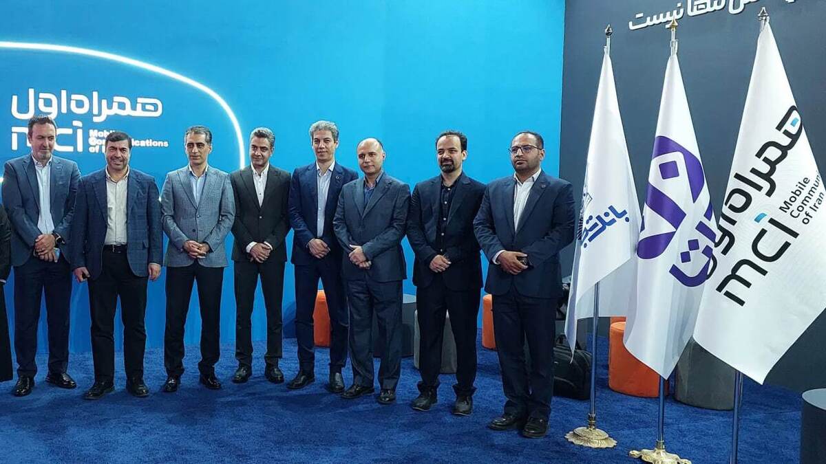 رونمایی از چتبات «سایرابات» بانک تجارت با بهرهگیری از هوش مصنوعی رونمایی از چتبات «سایرابات» بانک تجارت با بهرهگیری از هوش مصنوعی