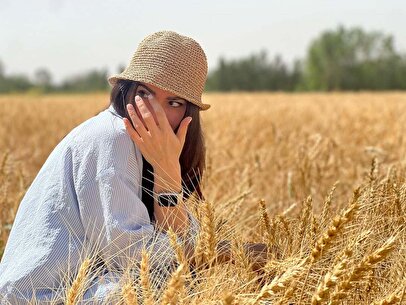 پست جدید بازیگر خوش‌چهره گردن زنی در لوکیشنی رویایی + عکس