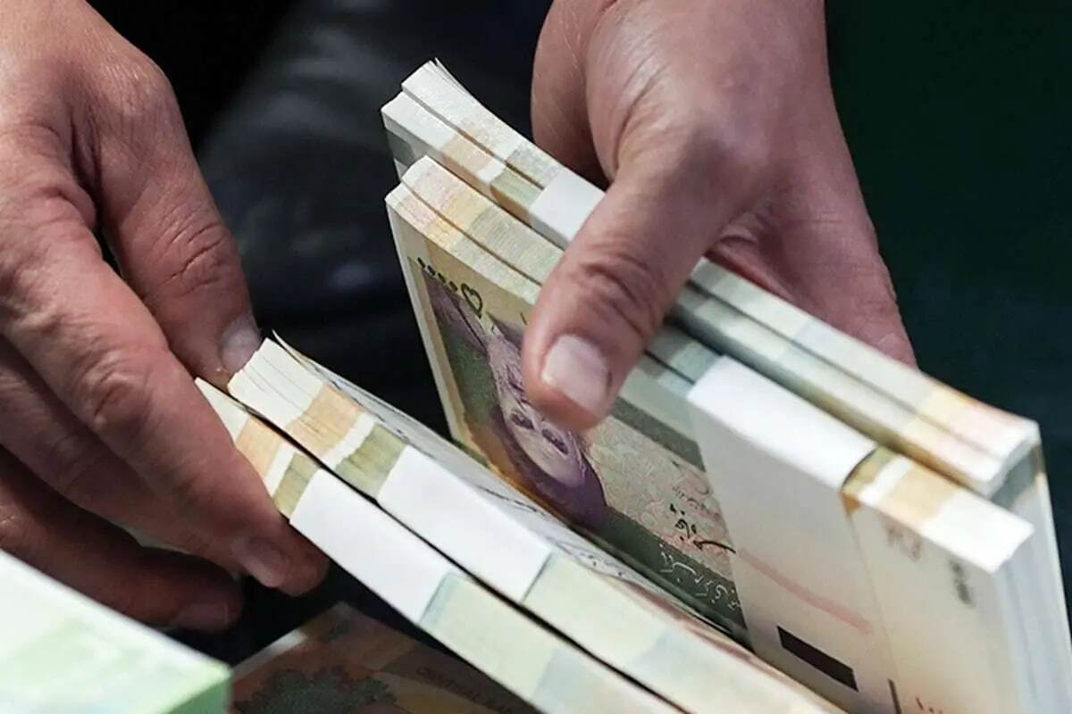 صاحبان این مشاغل در ایران پول پارو می‌کنند