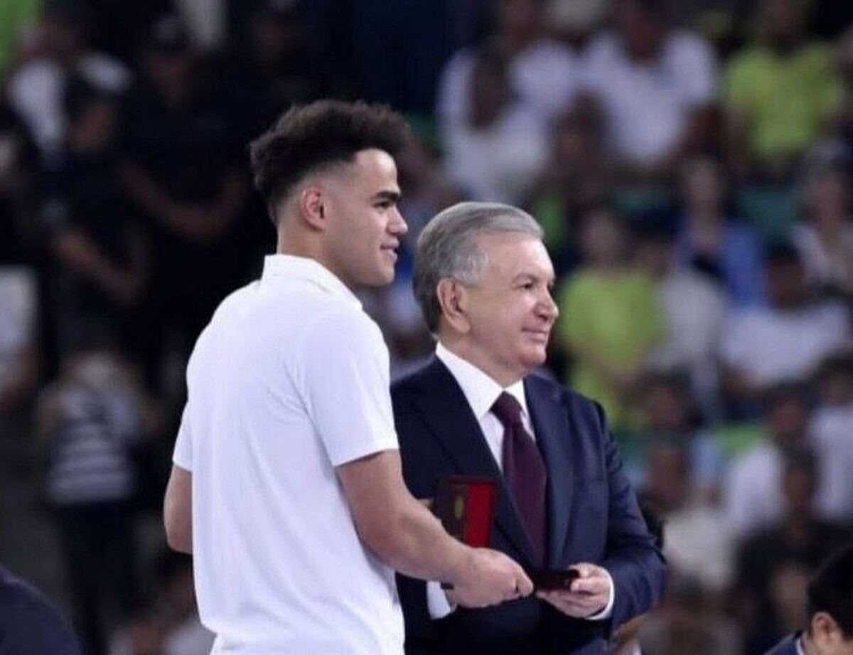 ستاره پرسپولیس در کنار یک رئیسجمهور +عکس ستاره پرسپولیس در کنار یک رئیسجمهور +عکس