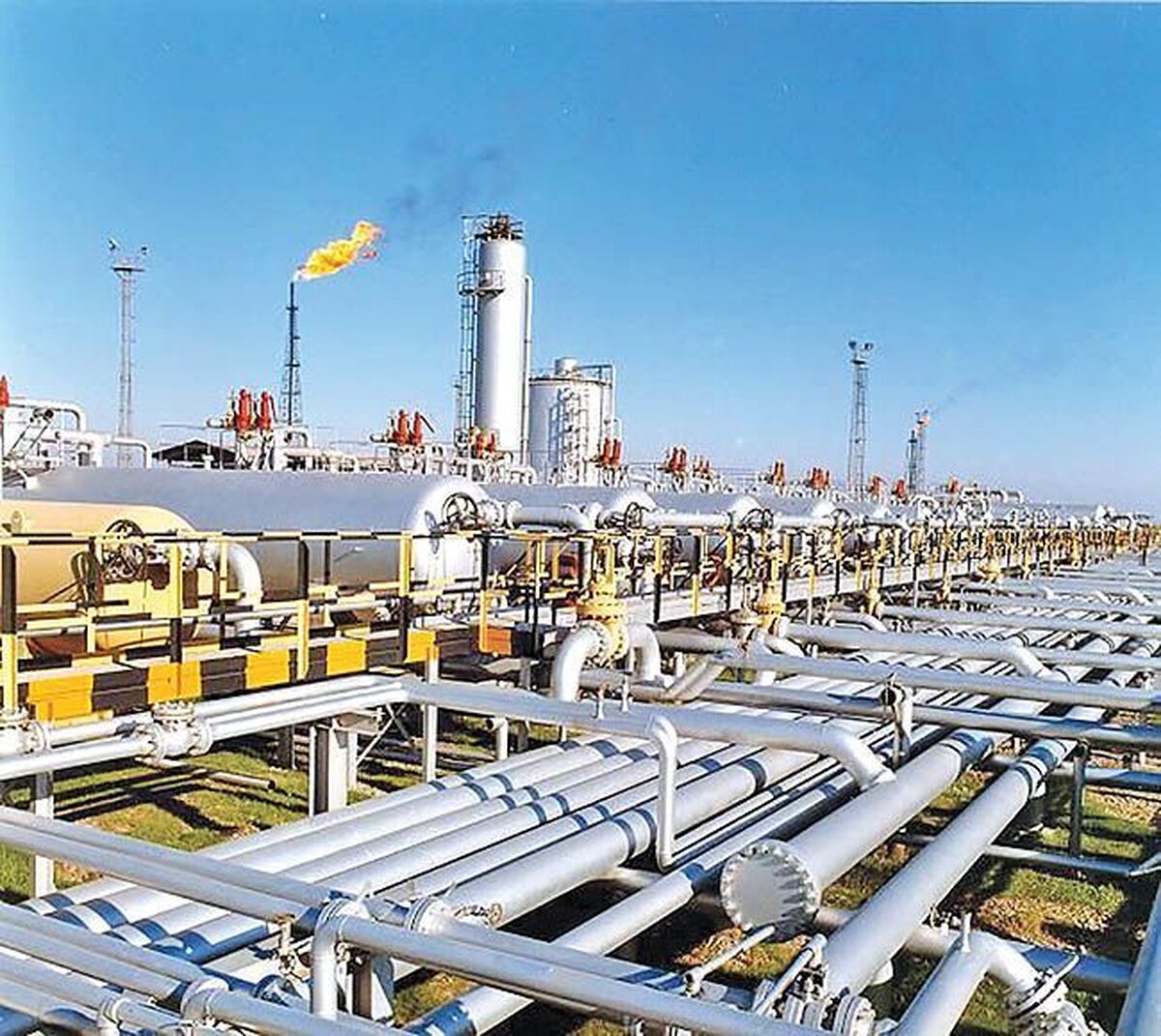 4 برگ برندۀ ایران در تأسیسات نفتی 4 برگ برندۀ ایران در تأسیسات نفتی