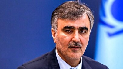 فرزین پشت وزیر پیشنهادی اقتصاد ایستاد