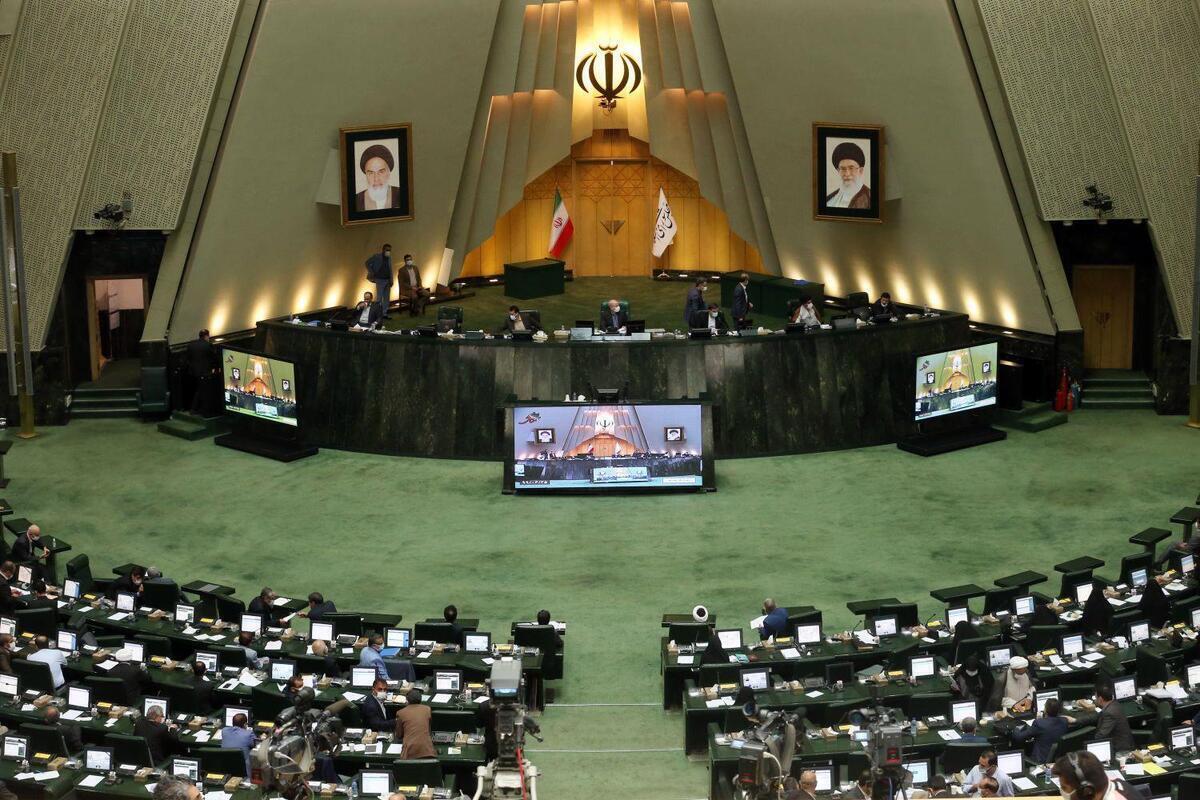 موافقت کمیسیون اقتصادی مجلس با وزیر پیشنهادی اقتصاد موافقت کمیسیون اقتصادی مجلس با وزیر پیشنهادی اقتصاد