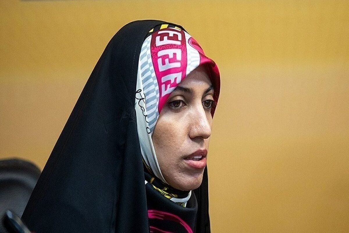عکسی از آمنه سادات ذبیحپور قبل از حمله اسرائیل به صداوسیما عکسی از آمنه سادات ذبیحپور قبل از حمله اسرائیل به صداوسیما