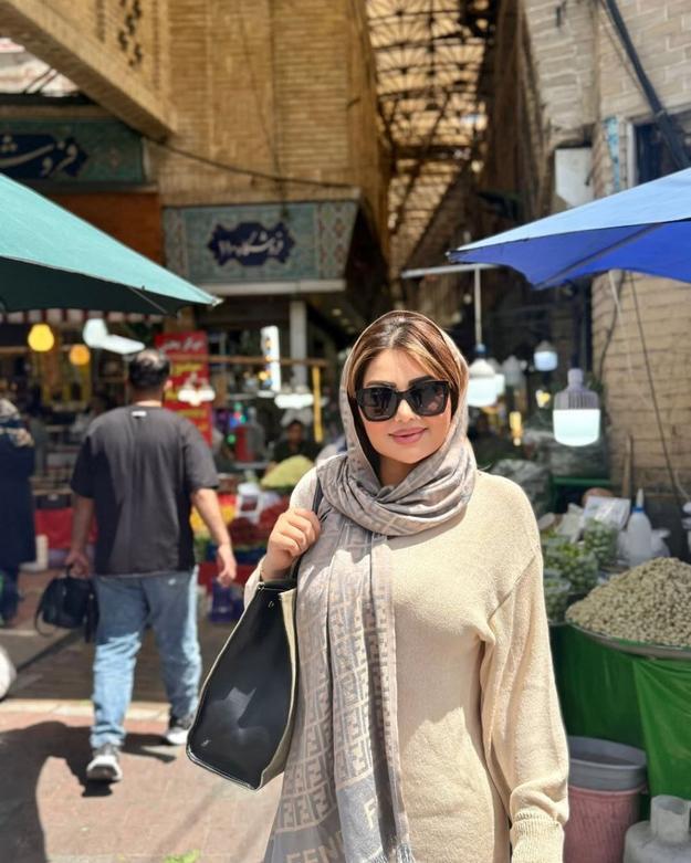 گشت‌وگذار سیندرلای زیبای فلسطین در تهران + عکس