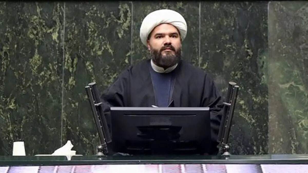 ادعای نماینده مجلس: دولت و پزشکیان بدانند این روزها دستی مردم را به سمت اغتشاش پیش میبرد ادعای نماینده مجلس: دولت و پزشکیان بدانند این روزها دستی مردم را به سمت اغتشاش پیش میبرد