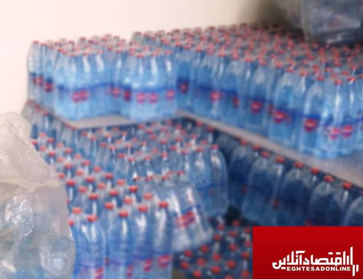 پلمپ انبار «آب معدنیهای قلابی» در چهارباغ/بطریها با آب شهری پر شدند پلمپ انبار «آب معدنیهای قلابی» در چهارباغ/بطریها با آب شهری پر شدند