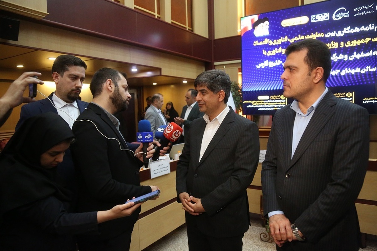 فولاد مبارکه، تعامل با دانشگاهها را با سرمایهگذاری ۳۲۰ میلیارد تومانی تقویت میکند فولاد مبارکه، تعامل با دانشگاهها را با سرمایهگذاری ۳۲۰ میلیارد تومانی تقویت میکند