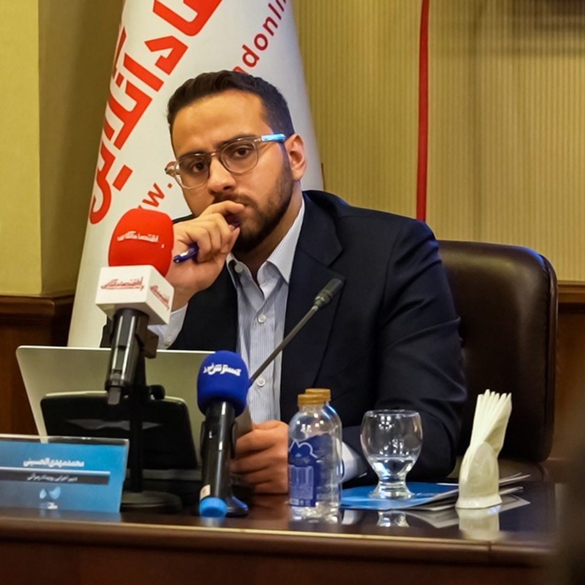 وقتی مذاکرات قویتر از وزیر فرمان دلار را میکشد؛ وزیر اقتصاد کجاست؟ وقتی مذاکرات قویتر از وزیر فرمان دلار را میکشد؛ وزیر اقتصاد کجاست؟