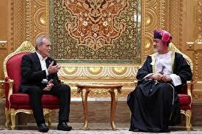 لباس سنتی جالب سلطان عمان در ضیافت شام برای پزشکیان+ عکس