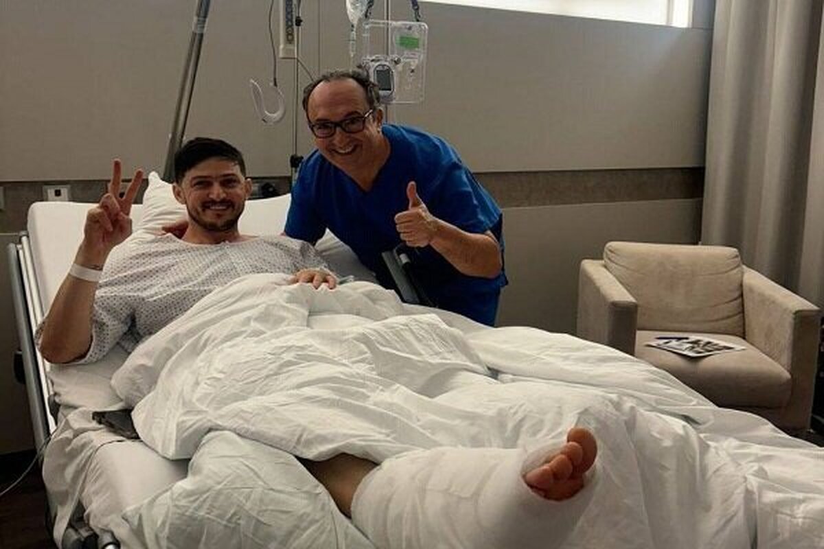 عمل جراحی سردار آزمون انجام شد؛ زمان دوری از فوتبال مشخص شد عمل جراحی سردار آزمون انجام شد؛ زمان دوری از فوتبال مشخص شد