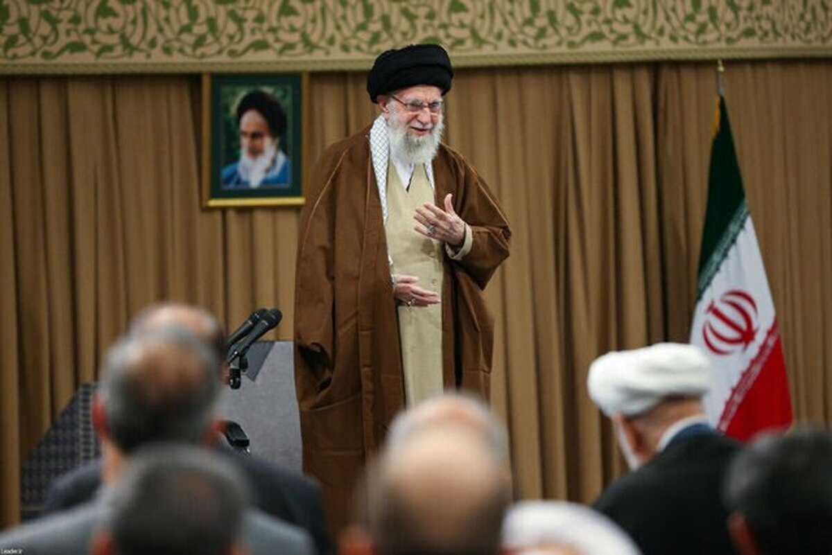 در بیت رهبری مطرح شد: قاید ما در پناهگاه نیست، در کمینگاه است + فیلم