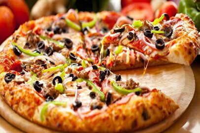 قیمت‌گذاری دلاری یک پیتزافروشی در تهران