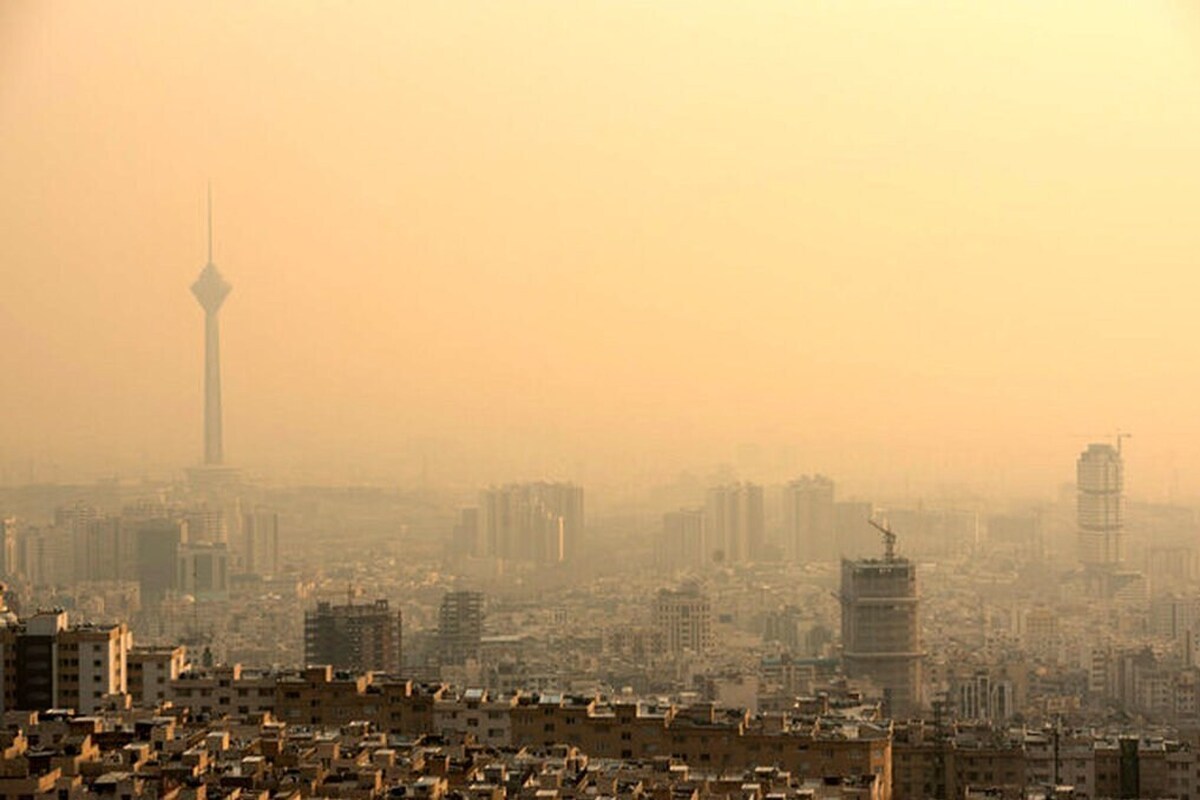 تهران در محاصره گرد و غبار؛ آسمان خاکستری از غرب تا شرق تهران در محاصره گرد و غبار؛ آسمان خاکستری از غرب تا شرق