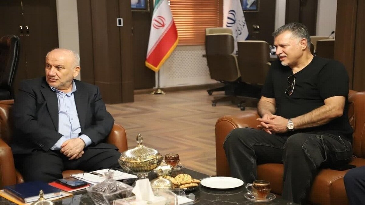 علی دایی: عملکرد مسئولان در جنگ ۱۲ روزه مثال زدنی بود علی دایی: عملکرد مسئولان در جنگ ۱۲ روزه مثال زدنی بود