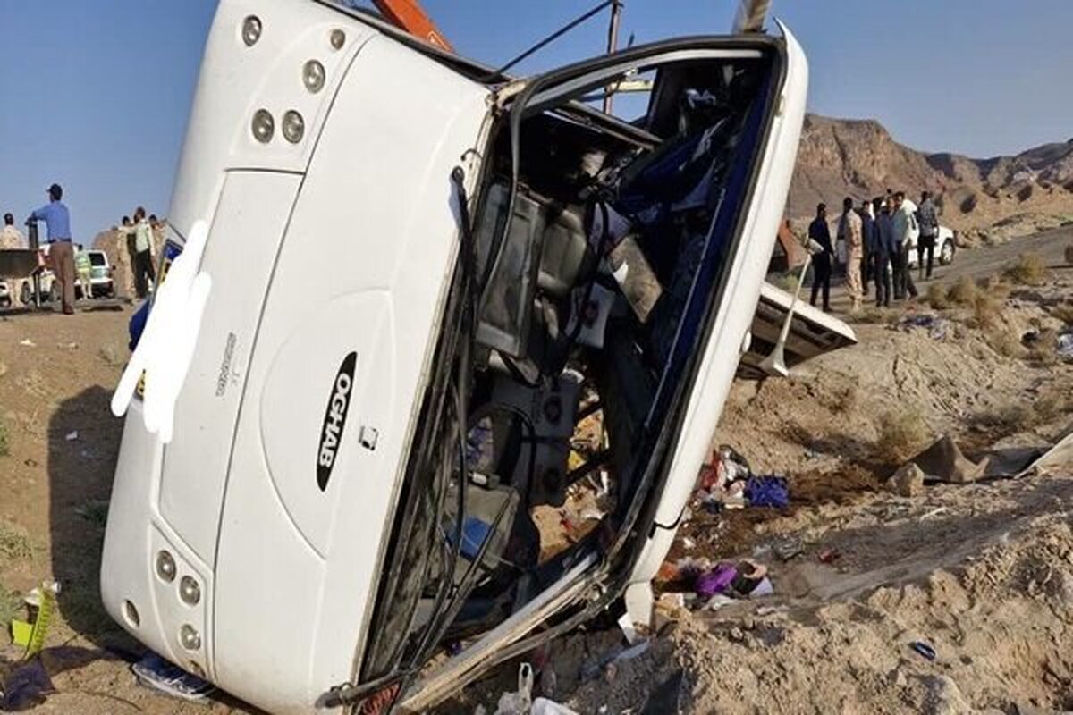 اولین تصاویر از واژگونی اتوبوس در استان فارس + فیلم