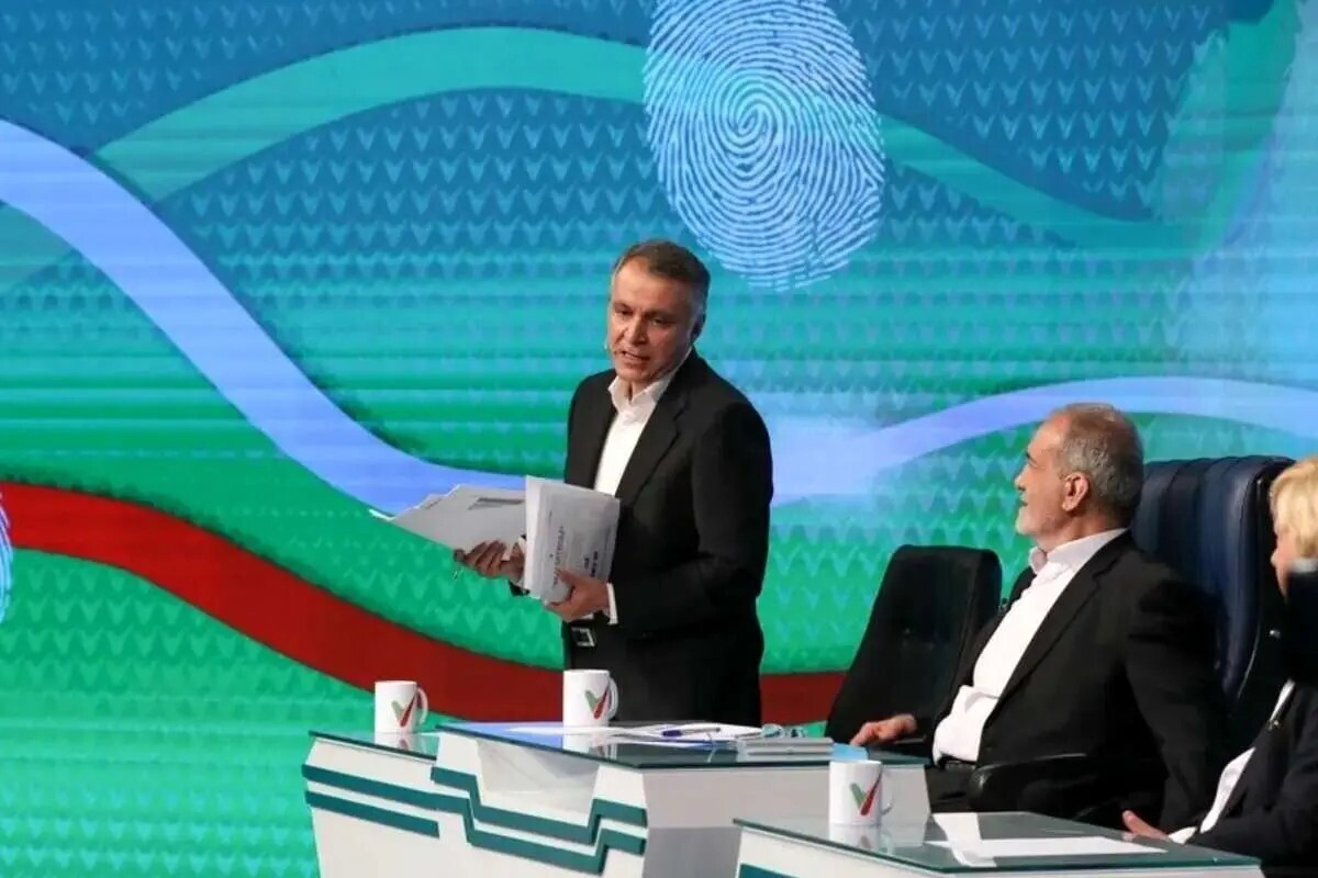 محمد فاضلی: بابت پرتاب میکروفون در مناظره معذرت میخواهم محمد فاضلی: بابت پرتاب میکروفون در مناظره معذرت میخواهم